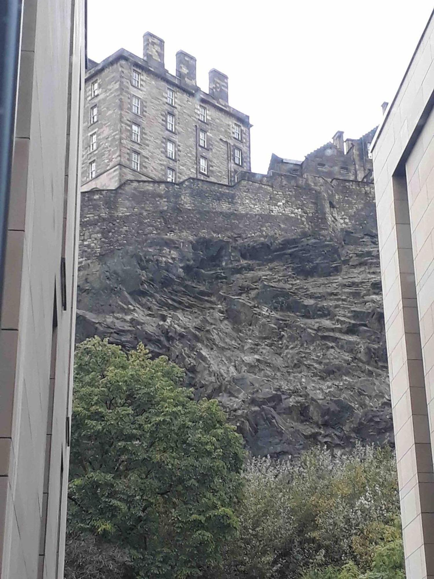 Lovely 1-bedroom Unit Near Castle